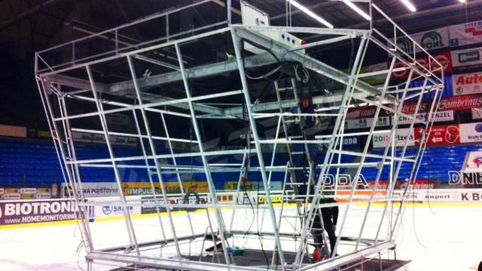 indoor hanging four sided screens in the czech ice hockey rink 2
