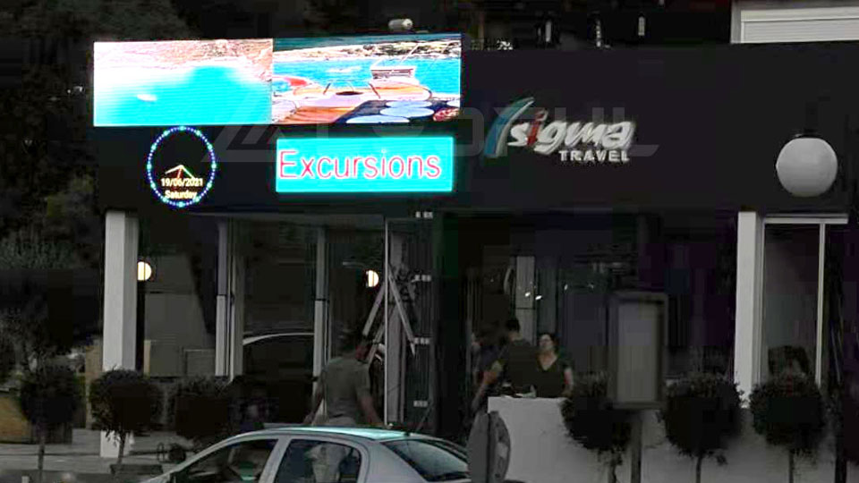 Outdoor Wall-mounted with Front Maintenance LED Screen in Greece