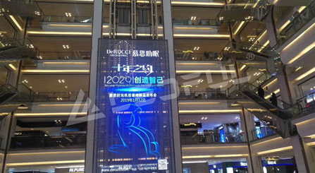 Transparente riesige LED-Videowand im Einkaufszentrum